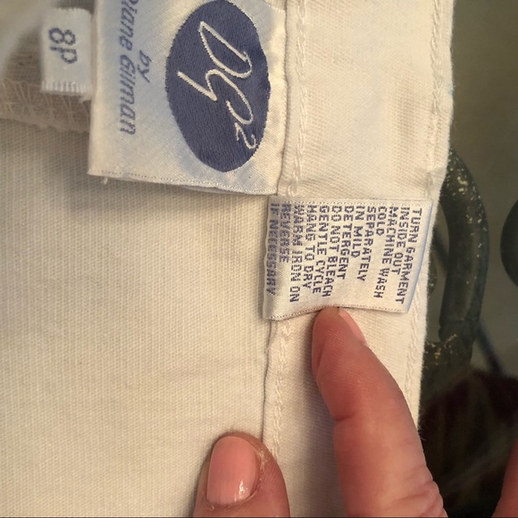 Jeans, DG2 White Stretch Skinny Jeans with ankle zippers and gold accent… - Picture 15 of 16